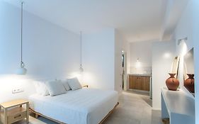 Paris Studios & Apartment